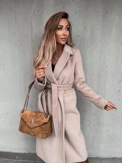 Priscillá | Trench coat de mujer con escote en v y botones