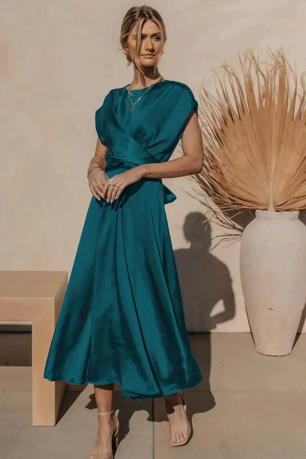 Daniela - Vestido satinado midi con nudo
