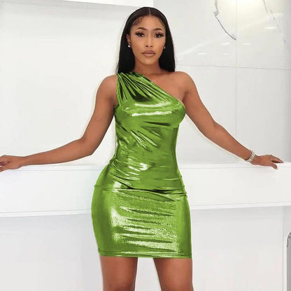 Kiara – Vestido de fiesta corto de un hombro con acabado brillante