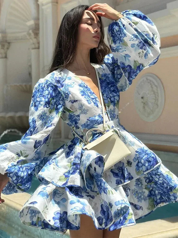 Damiana | Elegante vestido floral para mujer con volantes y escote en v