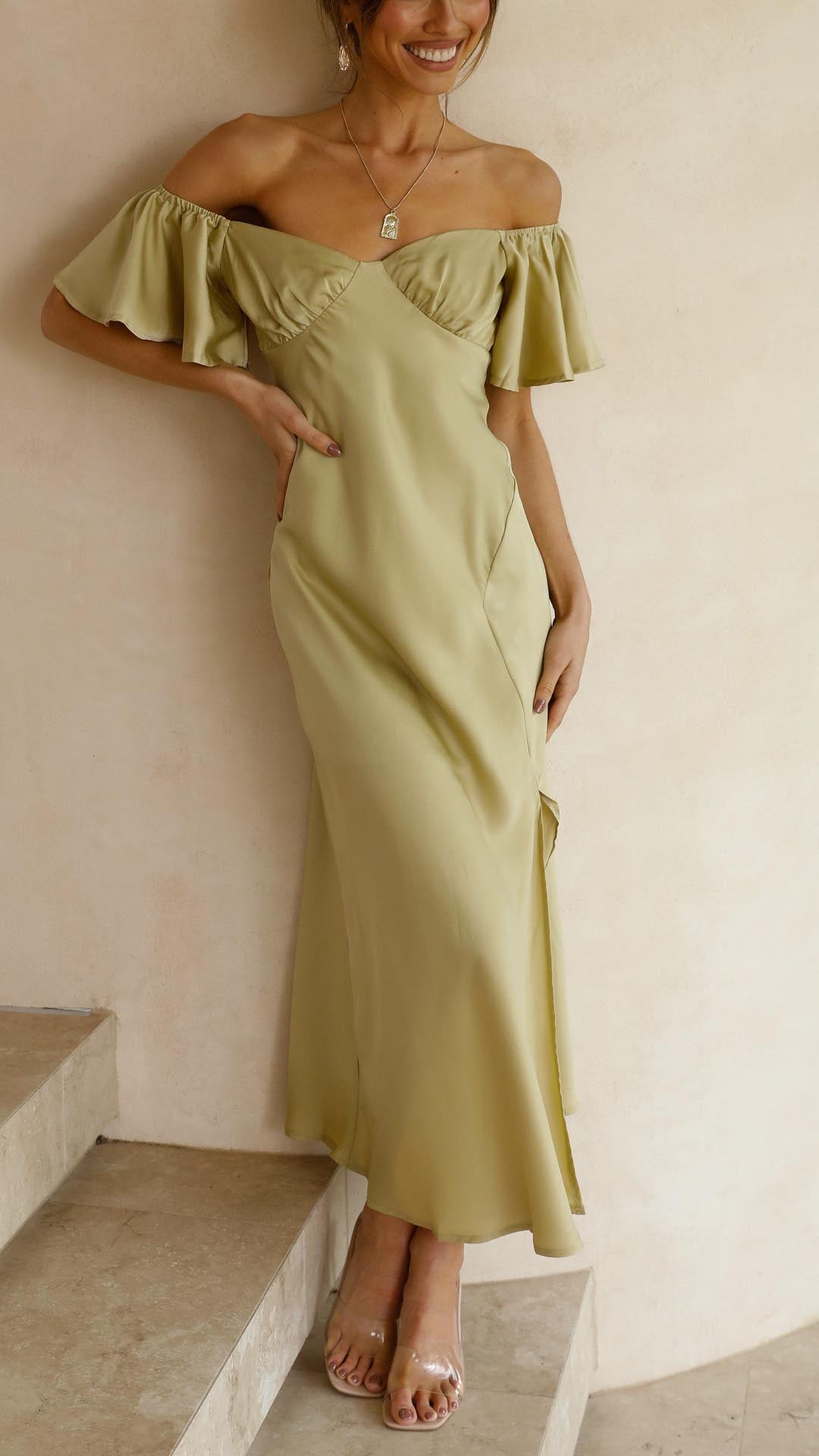Valeria – Vestido de Noche con Hombros Descubiertos y Abertura Lateral