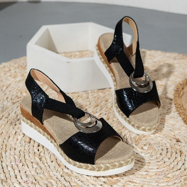 Aitana - Sandalias de cuña con detalle metálico