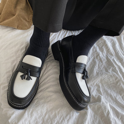 Andrés | Mocasines de cuero pequeños en blanco y negro con contraste de color a la moda para hombre