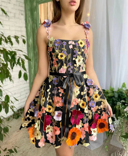 Brisa | Vestido de verano con bordado de flores en relieve