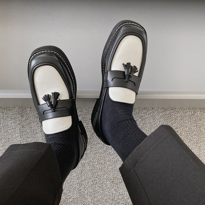 Andrés | Mocasines de cuero pequeños en blanco y negro con contraste de color a la moda para hombre