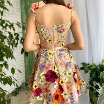 Brisa | Vestido de verano con bordado de flores en relieve