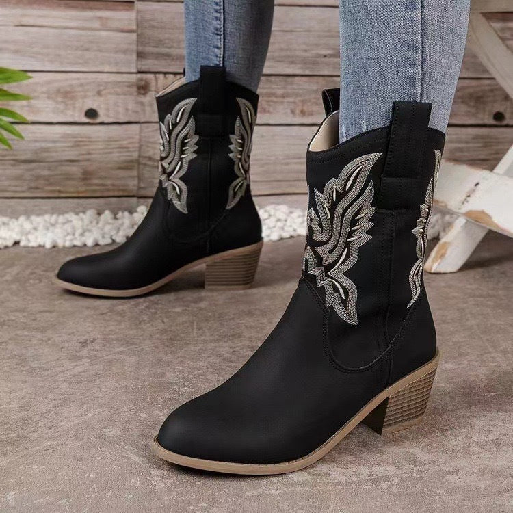 Aitana - Botines vaqueros bordados con tacón