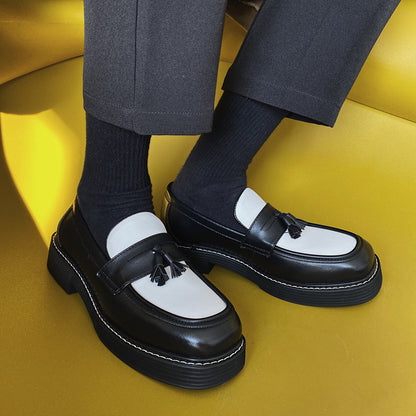 Andrés | Mocasines de cuero pequeños en blanco y negro con contraste de color a la moda para hombre