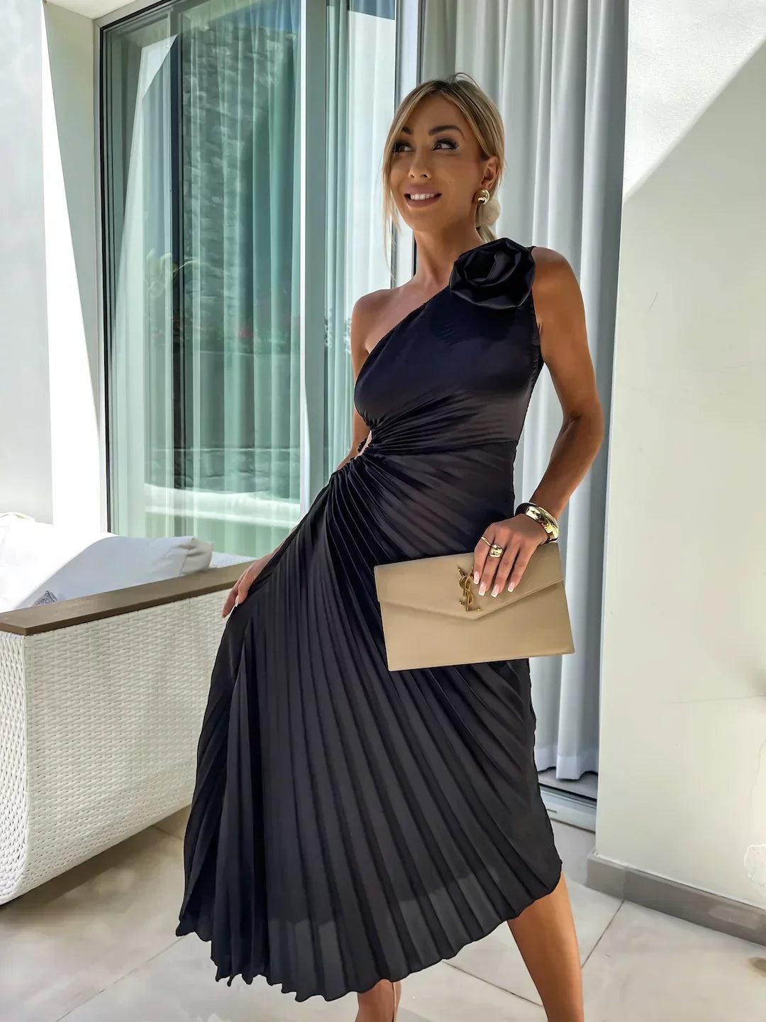 Natalia - Vestido Mujer Asimétrico de Fiesta con Plisado y Flor en Hombro