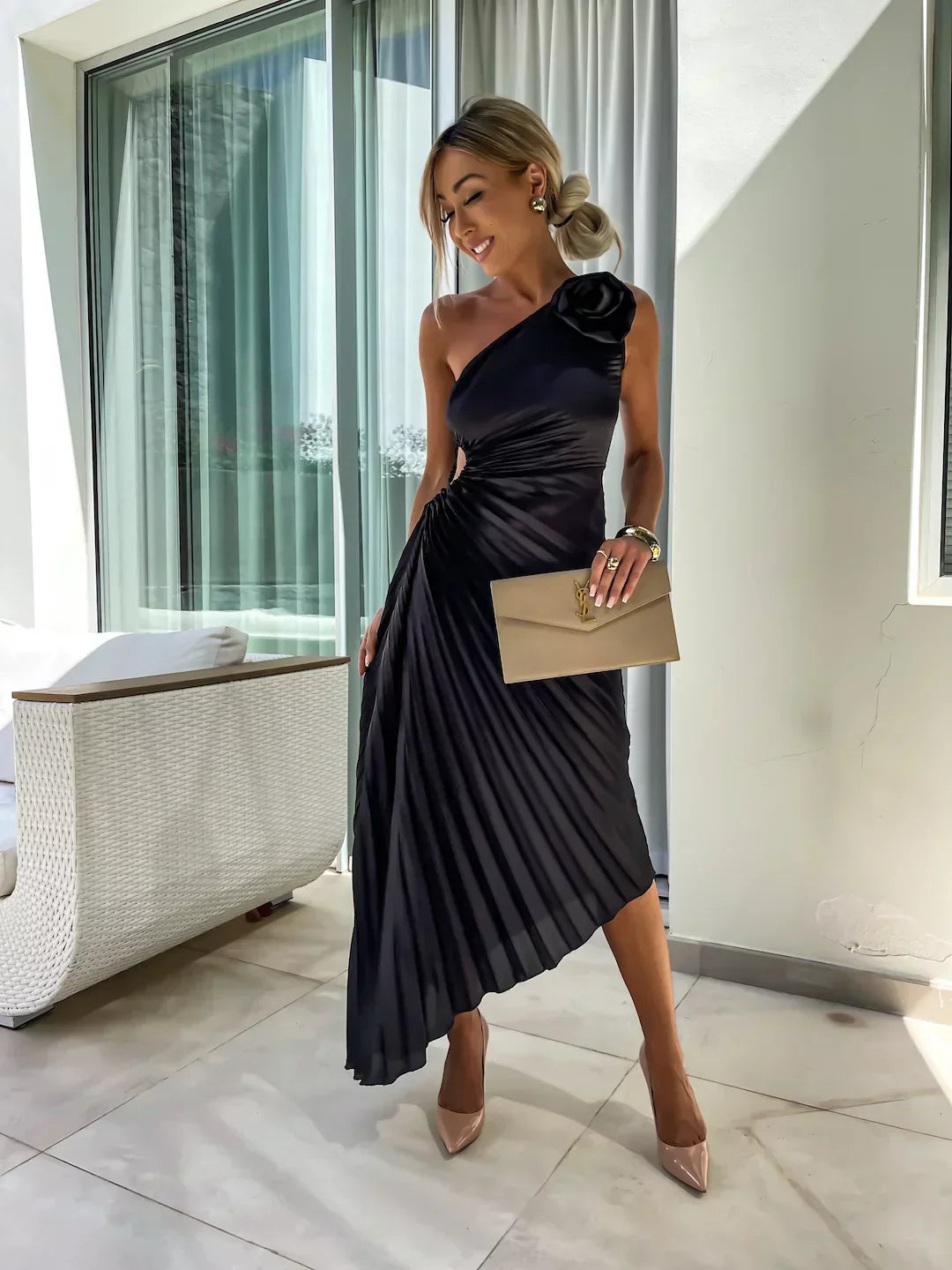 Natalia - Vestido Mujer Asimétrico de Fiesta con Plisado y Flor en Hombro
