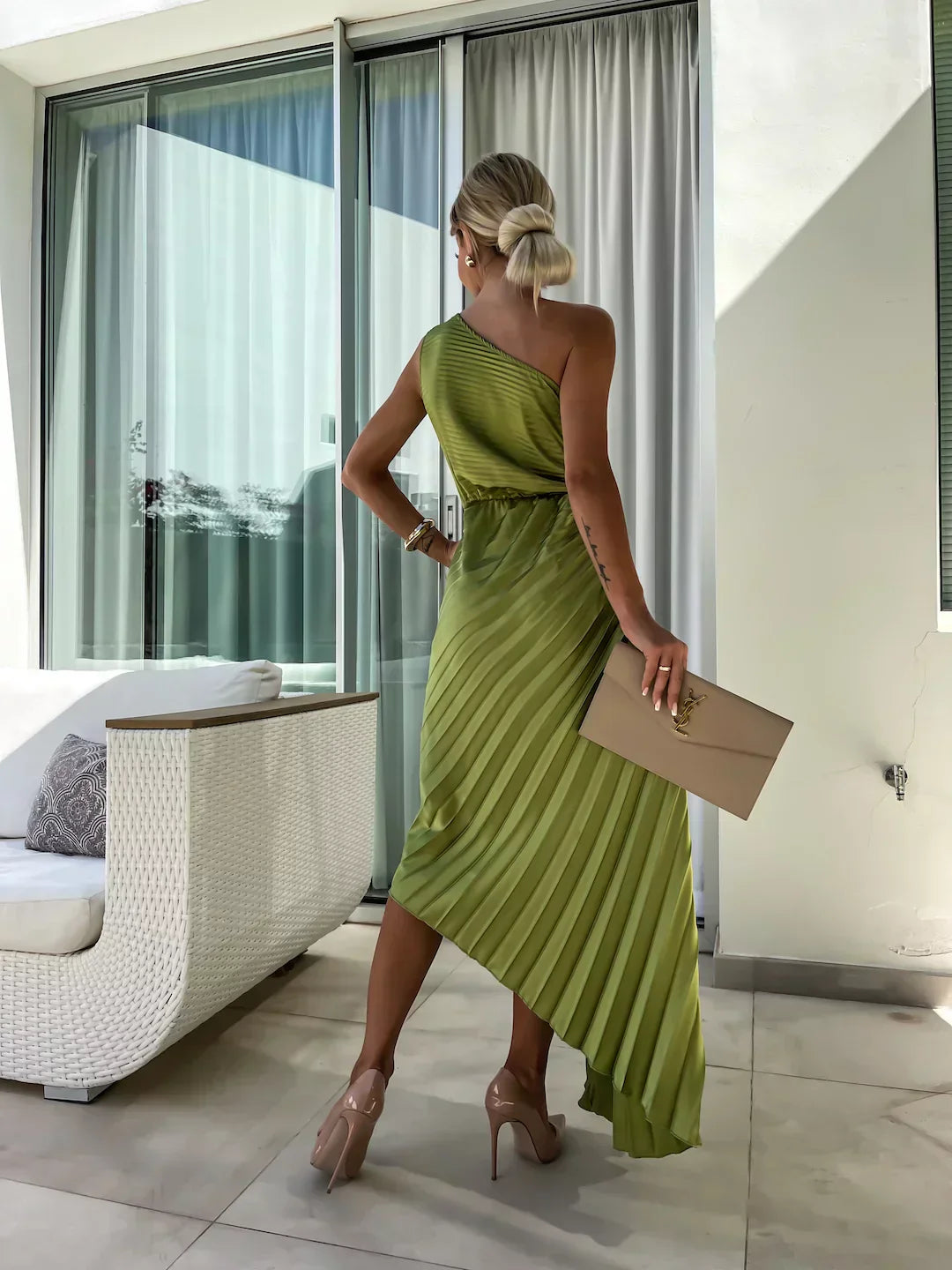Natalia - Vestido Mujer Asimétrico de Fiesta con Plisado y Flor en Hombro