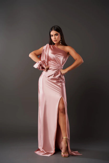 Isabella – Vestido largo asimétrico con manga globo