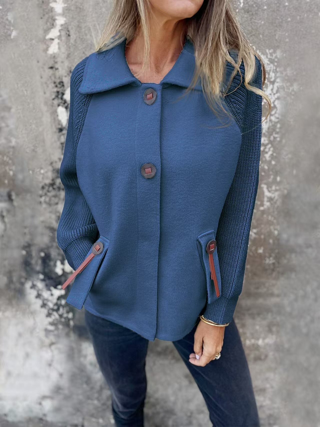 Marisela – Chaqueta con botones y mangas de punto
